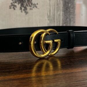 Gucci Black Belt with Gold GG Buckle - worn once.